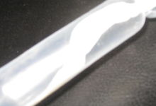 湖南皇室食品工業(yè)公司出品的扭一扭果汁冰有異物
