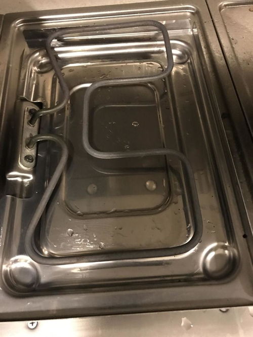 請問如下兩張圖所示的烤爐要怎么使用,直接把食物放上去烤還是用錫紙包好再烤
